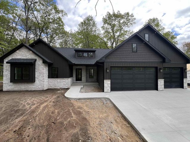 996 THOMAS TRAIL, Waupaca, WI 54981