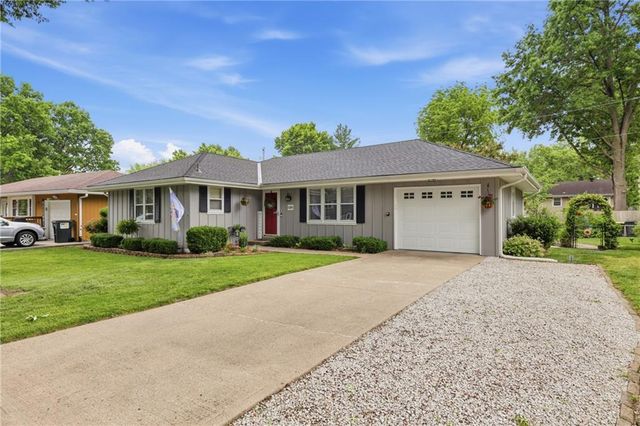 128 Karen Lane, Lansing, KS 66043