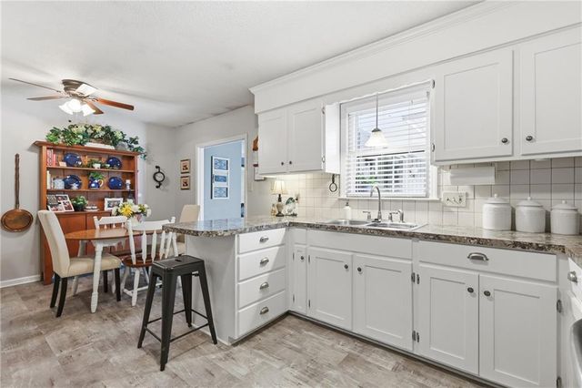 128 Karen Lane, Lansing, KS 66043