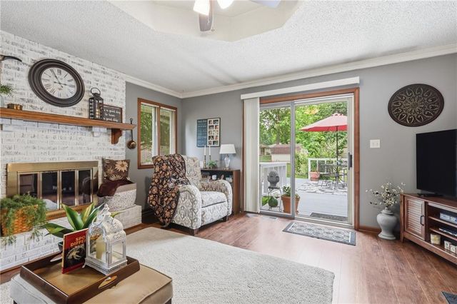 128 Karen Lane, Lansing, KS 66043