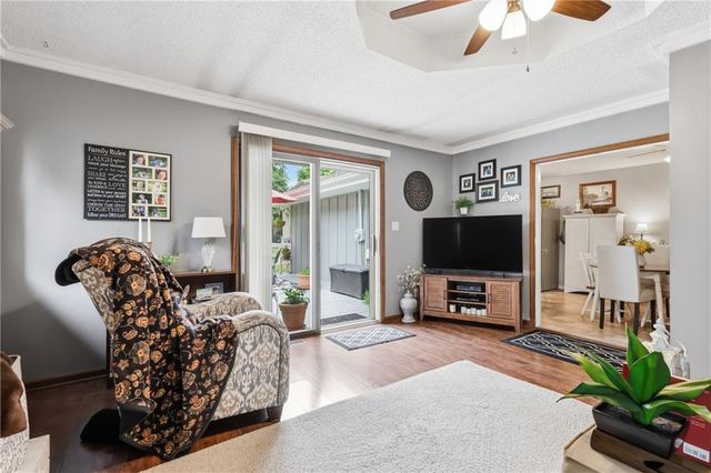 128 Karen Lane, Lansing, KS 66043