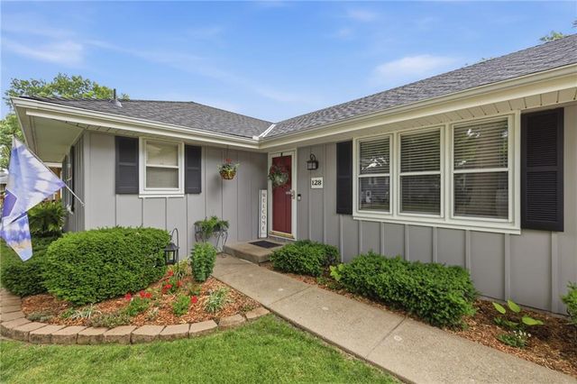 128 Karen Lane, Lansing, KS 66043