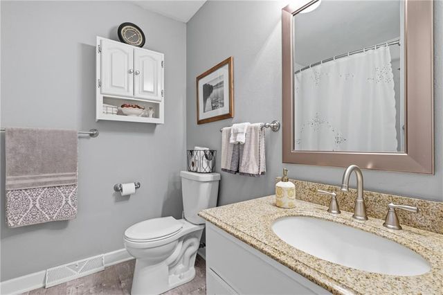 128 Karen Lane, Lansing, KS 66043