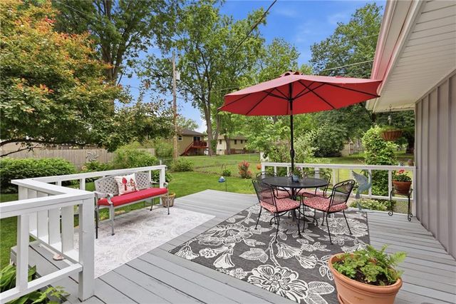 128 Karen Lane, Lansing, KS 66043