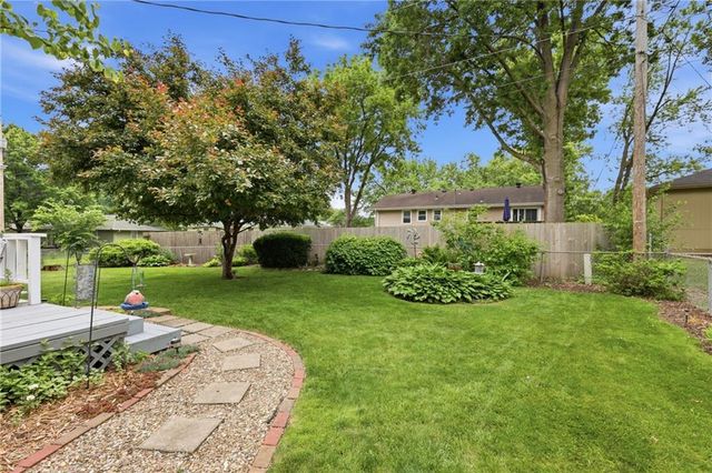 128 Karen Lane, Lansing, KS 66043