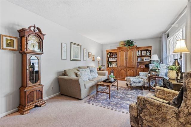 128 Karen Lane, Lansing, KS 66043