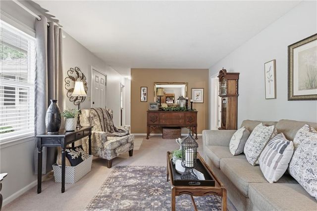128 Karen Lane, Lansing, KS 66043