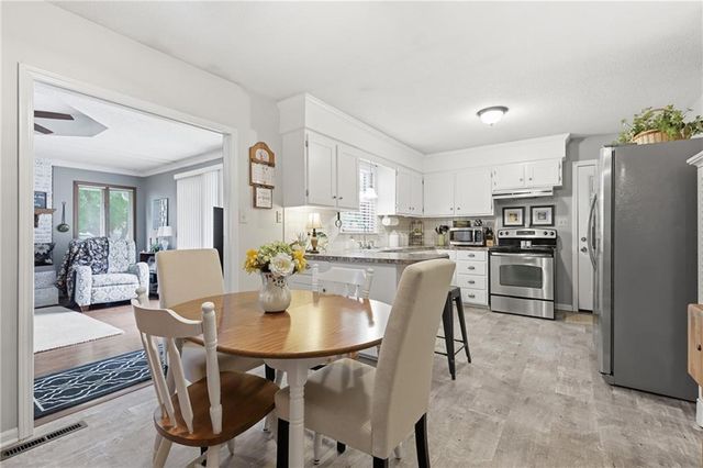 128 Karen Lane, Lansing, KS 66043
