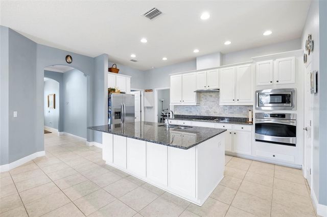 5212 ROSEFINCH PLACE, Lithia, FL 33547