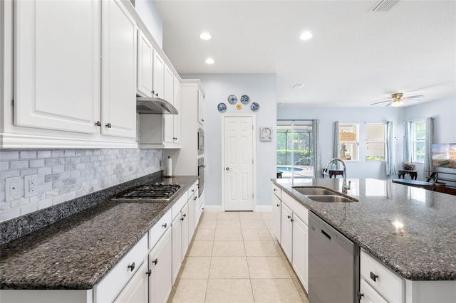 5212 ROSEFINCH PLACE, Lithia, FL 33547
