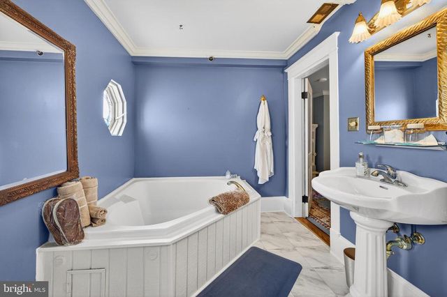 138 E MAIN ST, Luray, VA 22835