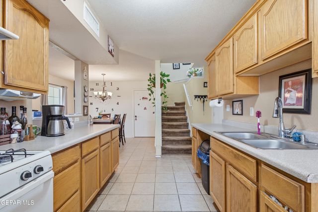 201 Sun View Lane, Horizon City, TX 79928