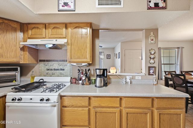 201 Sun View Lane, Horizon City, TX 79928