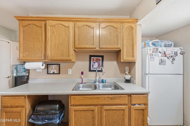 201 Sun View Lane, Horizon City, TX 79928