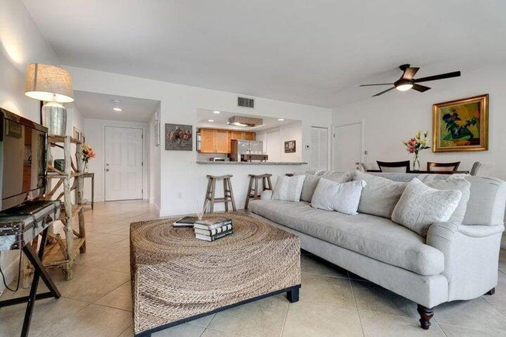 11863 Wimbledon Circle 413, Wellington, FL 33414