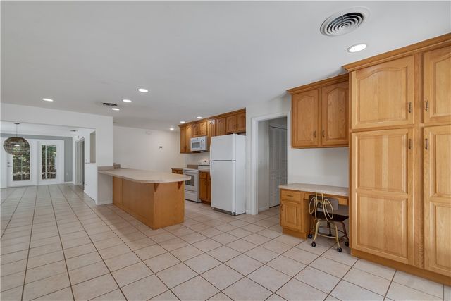 525 Iris Lane, Vero Beach, FL 32963
