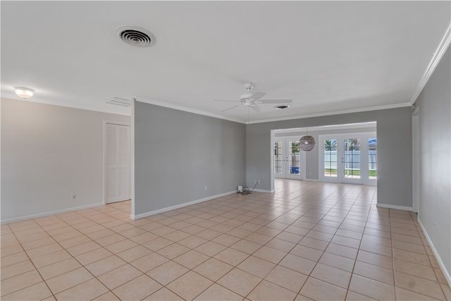 525 Iris Lane, Vero Beach, FL 32963