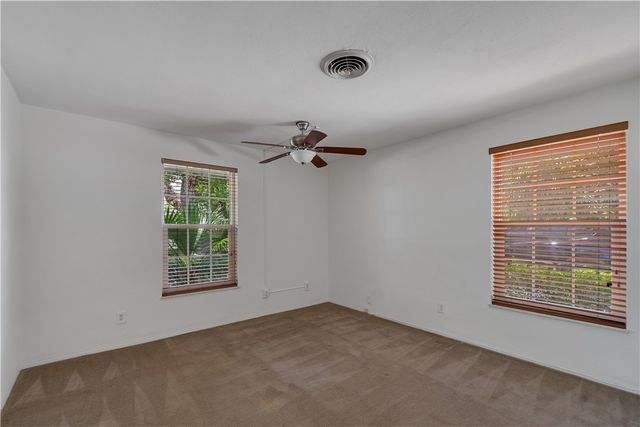 525 Iris Lane, Vero Beach, FL 32963