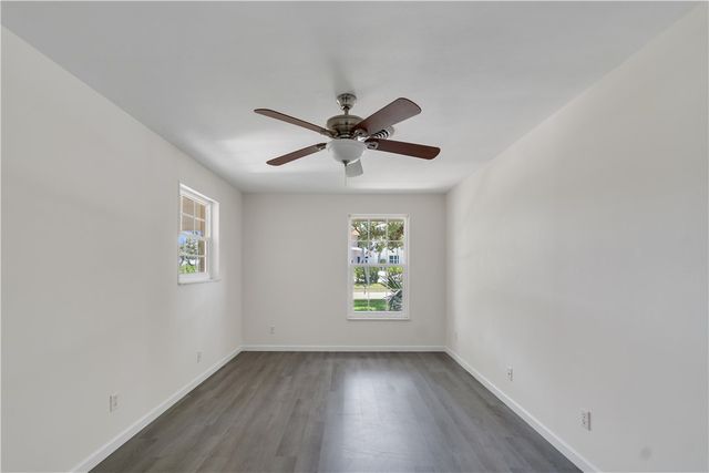 525 Iris Lane, Vero Beach, FL 32963
