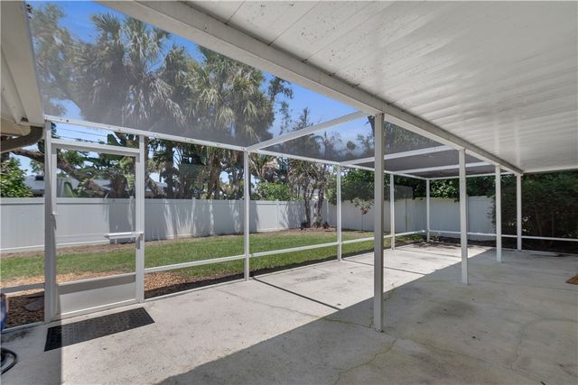 525 Iris Lane, Vero Beach, FL 32963