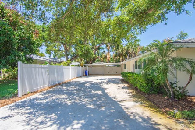 525 Iris Lane, Vero Beach, FL 32963