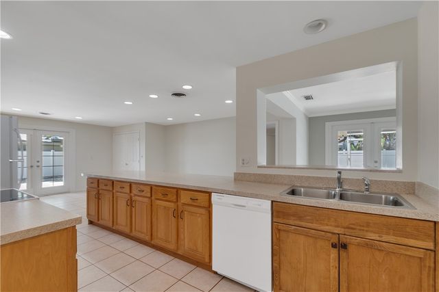 525 Iris Lane, Vero Beach, FL 32963