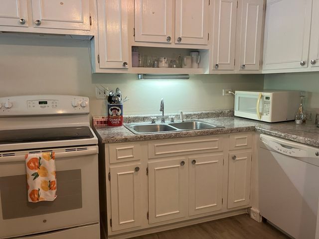 109 S Elmwood Avenue 27, Oak Park, IL 60302