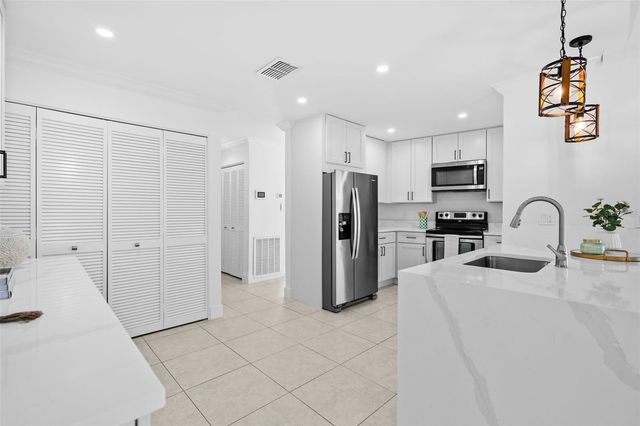 3872 KINGSTON BOULEVARD, Sarasota, FL 34238