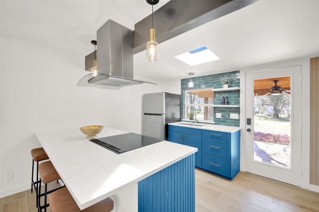 8904 Chisholm LN, Austin, TX 78748