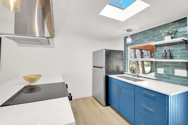 8904 Chisholm LN, Austin, TX 78748