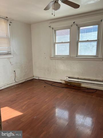 657 ALLENGROVE ST, Philadelphia, PA 19120