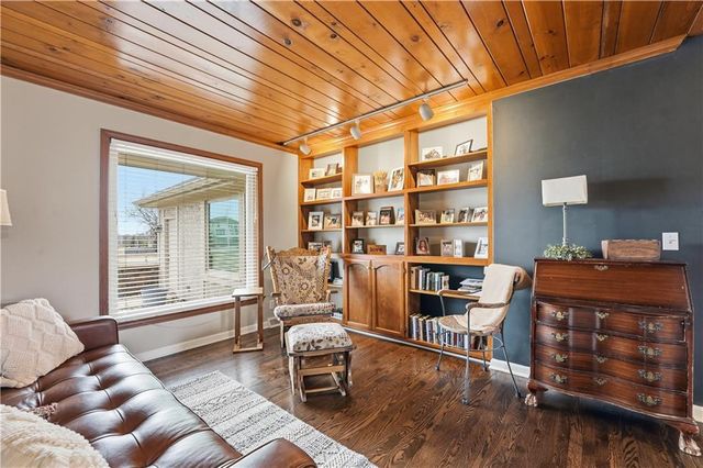 10300 W 164th Street, Overland Park, KS 66221