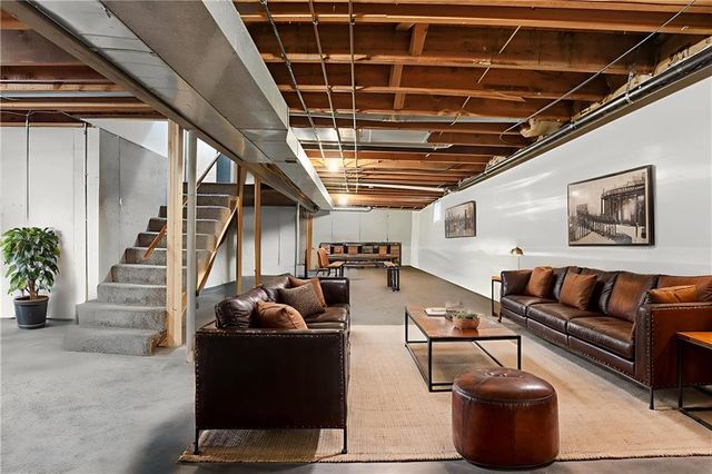 10300 W 164th Street, Overland Park, KS 66221