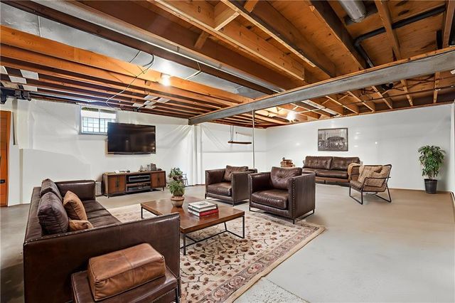 10300 W 164th Street, Overland Park, KS 66221