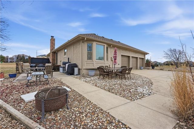 10300 W 164th Street, Overland Park, KS 66221