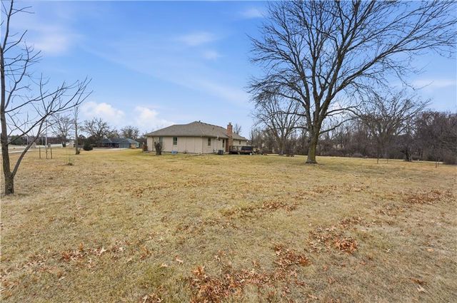 10300 W 164th Street, Overland Park, KS 66221