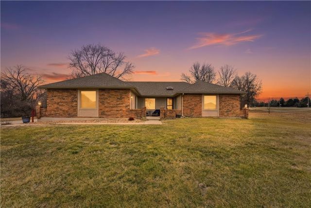 10300 W 164th Street, Overland Park, KS 66221