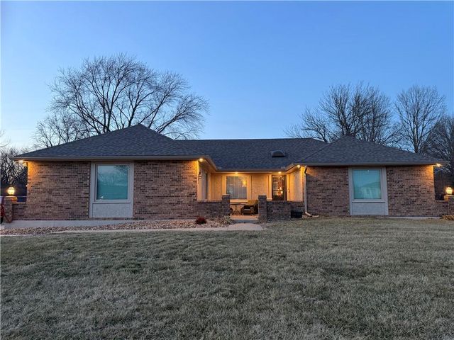 10300 W 164th Street, Overland Park, KS 66221