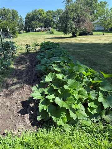 10300 W 164th Street, Overland Park, KS 66221