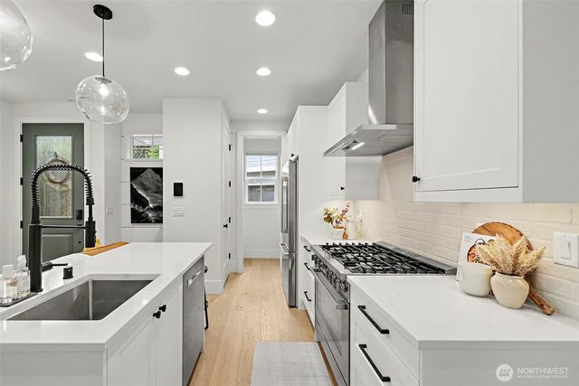 11605 NE 155th Street, Kirkland, WA 98034