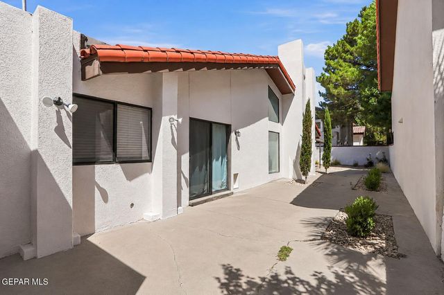 5205 VALLEY SPRING Way, El Paso, TX 79932
