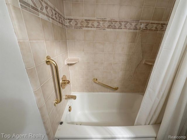 4436 Buckingham Drive, Warren, MI 48092