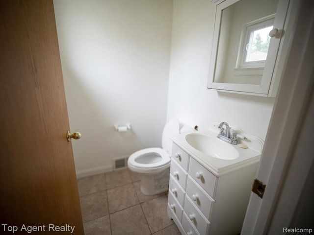 4436 Buckingham Drive, Warren, MI 48092