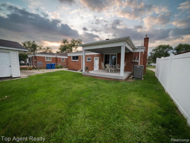 4436 Buckingham Drive, Warren, MI 48092