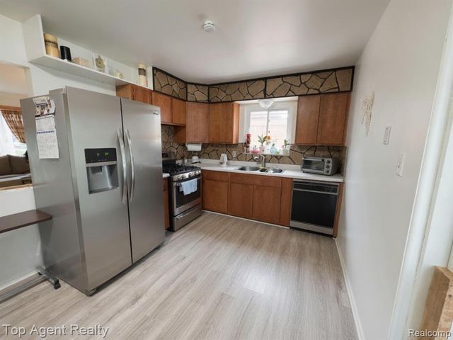 4436 Buckingham Drive, Warren, MI 48092