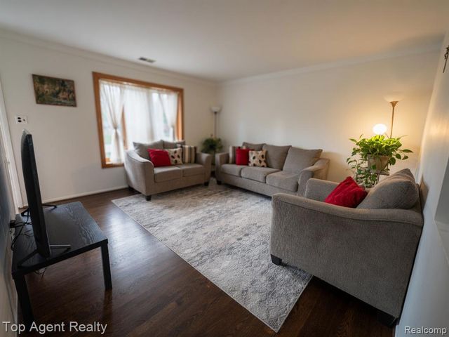 4436 Buckingham Drive, Warren, MI 48092