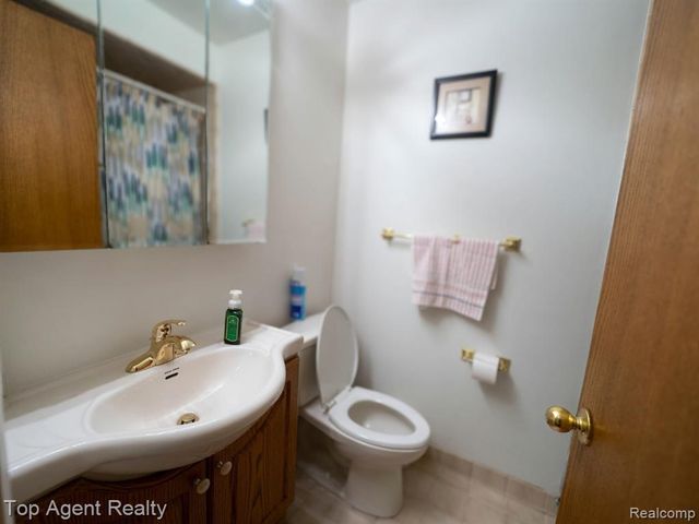 4436 Buckingham Drive, Warren, MI 48092