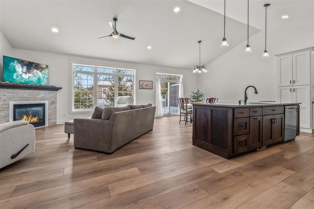 25 Hillsdale Commons Drive, Hillsdale, MI 49242