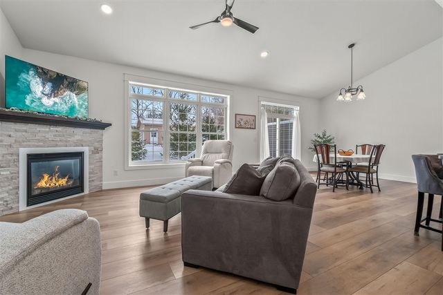 25 Hillsdale Commons Drive, Hillsdale, MI 49242