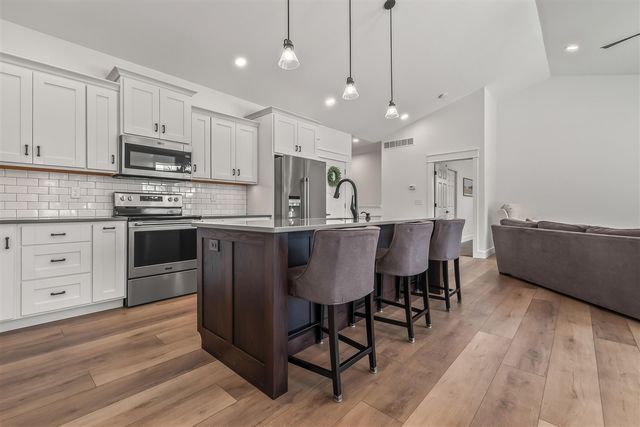 25 Hillsdale Commons Drive, Hillsdale, MI 49242